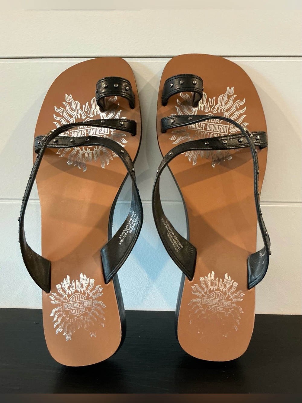 Harley-Davidson Black Leather Strappy Toe-Ring Sandals with Brown Footbed Size 7